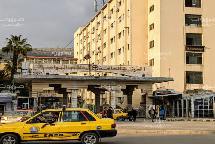 مشفى المواساة يبدأ بتصنيع الكمامات، وتضارب في الاحصائيات بينه وبين مخبر وزارة الصحة