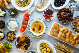 أطعمة التي لا يجب الإكثار من تناولها في رمضان