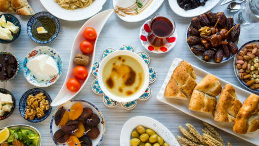 أطعمة التي لا يجب الإكثار من تناولها في رمضان