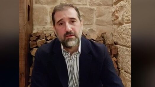 رامي مخلوف "يتنازل" عن أسهمه المجمدة في المصارف السورية