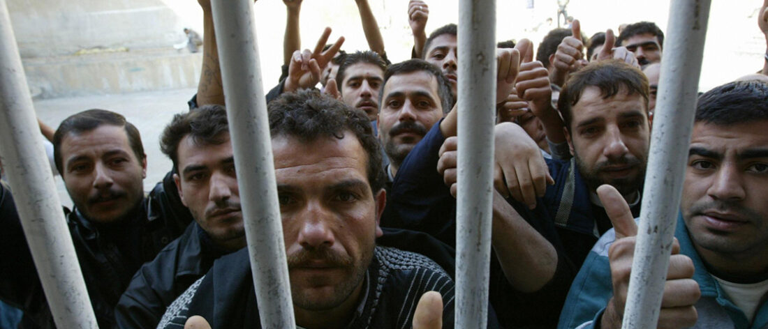 منذ صدور "العفو".. النظام يفرج عن ٩٦ معتقلاً ويعتقل ١١٣