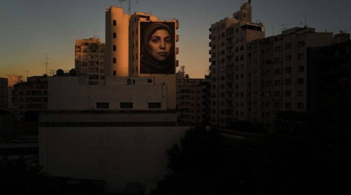 تصدرت صورتها جدران سان باولو.. لاجئة سورية تنال شهرة واسعة في البرازيل