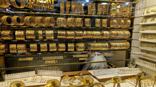 استقرار بسعر الذهب، وانخفاض طفيف في قيمة الليرة السورية