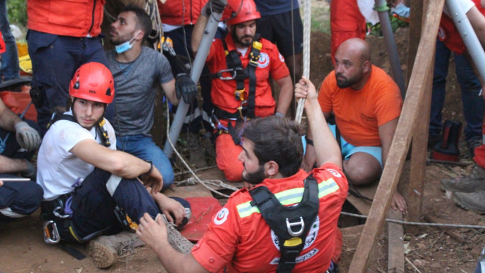 بالصور وفاة 5 سوريين غرقاً في بئر ارتوازي في لبنان