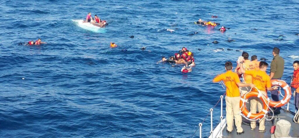 عمليات البحث مستمرة.. اليونان تعلن عن انقاذ عشرات المهاجرين في بحر إيجة
