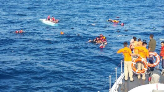 عمليات البحث مستمرة.. اليونان تعلن عن انقاذ عشرات المهاجرين في بحر إيجة
