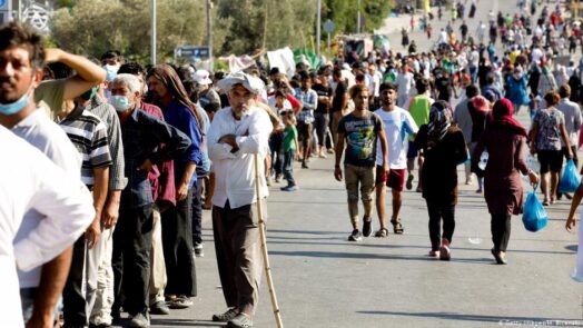 ألمانيا تعتزم استضافة نحو 1500 مهاجر من اليونان