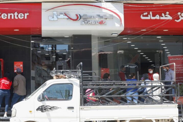النظام يطلق سراح عشرات الموظفين في شركات رامي مخلوف