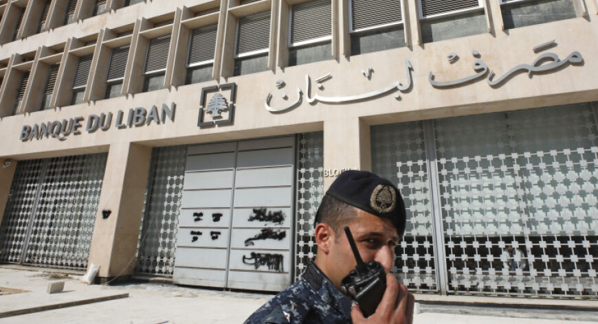 بموجب "قيصر".. إغلاق حسابات مصرفية لسوريين في لبنان