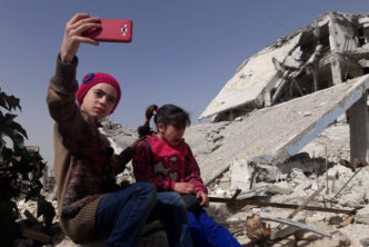 وثّقت يوميات حصار الغوطة الشرقية.. الشبكة السورية ترشّح الطفلة "إينار" لجائزة السلام الدولية