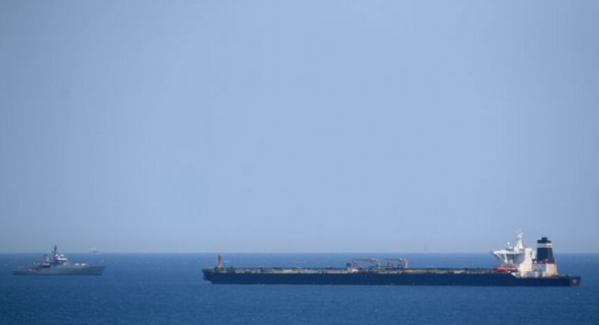 تقرير: البحرية الروسية رافقت ناقلة النفط الإيرانية إلى سواحل سوريا
