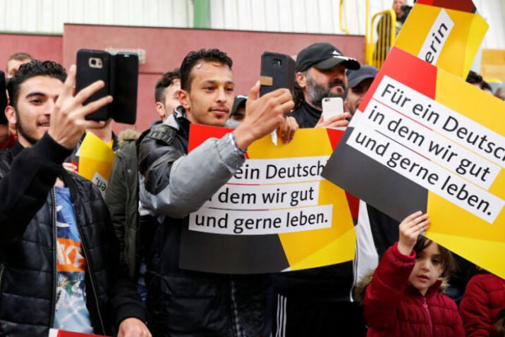 "سوريا ليست آمنة".. مسؤول في الخارجية الألمانية يرفض ترحيل سوريين