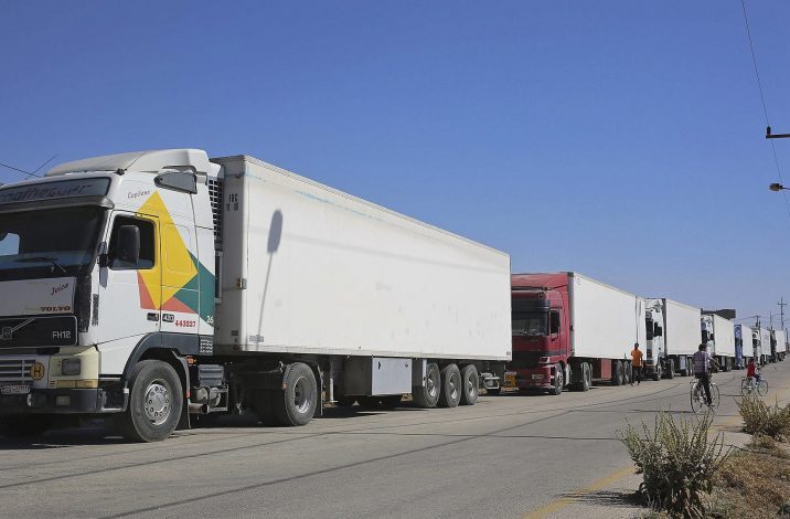 بعد قرار منح "الفيزا".. شاحنات البضائع السورية تدخل حدود السعودية